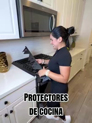 Keep your kitchen spotless and splash-free with our kitchen side splash guard! 🍳✨ Designed to effectively block hot oil and food residue while you cook, it is the perfect accessory to protect your walls and furniture. Easy to clean, heat-resistant, and foldable for convenient storage. Cook with total peace of mind and say goodbye to annoying grease stains! 🧼🔥 #IluminaTuHogar #EnergiaSolar #KitchenGuard #dealsforyoudays #tiktokshopsummersale 