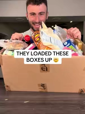 I can’t believe how much you get! #asiansnacks #snackbox #asiansnackbox #snacks #tiktokshopcreatorpicks 