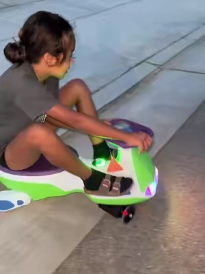 They sure love it! 😂😍 #fanttikride #kids #kidsride #electricride #kidsoftiktok 