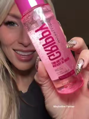 Wait… a setting spray that starts as a GEL?! 👀 Maybelline Grippy Setting Mist transforms from gel to an ultra-fine mist when you shake it—and the 2% niacinamide formula has me intrigued. 💦✨ @Maybelline NY  #Maybelline #maybellinepartner #settingspray #makeupmusthaves #drugstoremakeup 