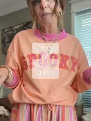 Such a CUTE Halloween look!  #halloween #sweatshirt #mockneck #spooky #spookyseason 