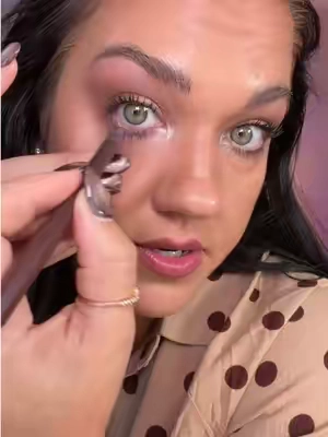 Replying to @NannyCarol aaactually 🫣 it does sharpen! So creamy but does not move 🙌🏽 @Persona Cosmetics  #personacosmetics #Eyeliner #eyemaxxing #greeneyes #waterproofeyeliner 