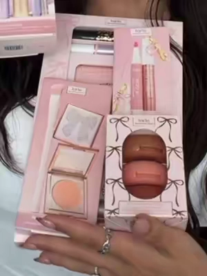 @tarte cosmetics limited edition holiday collection 💗 #tartecosmetics #tartecosmeticsholidaysets #holidaycollection #tiktokshopfalldealsforyou 