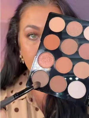 Replying to @Tonya J all the fall looks in one palette 😍🍂 @Laura Geller Beauty  #eyeshadowpalette #fallmakeup #lauragellerbeauty #easyeyeshadow #fallaesthetic 
