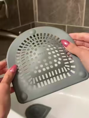 Your drain says thank you 🛁🫶 Our hair catcher is the wash day upgrade you needed 😱 What's your most underrated bathroom essential? 🙈💗 #bathroomessentials #washday #showerroutine #CleanTok #kitsch 