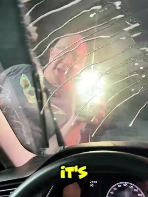 The oil film on the glass can easily lead to dangerous driving during heavy rainstorms and at night #automotive #autodetailing #Windshield #carcleaning #blackfriday 